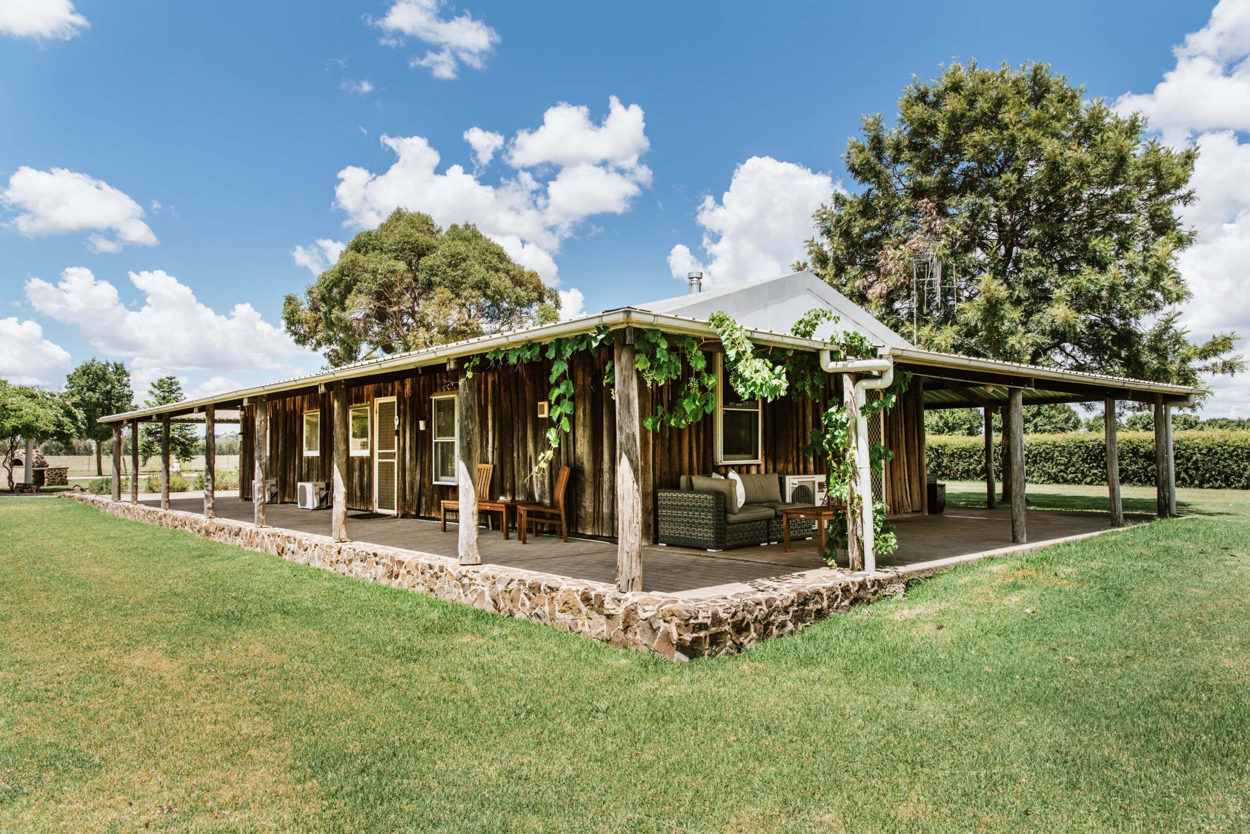 owl head lodge slab cottage gulgong accommodation