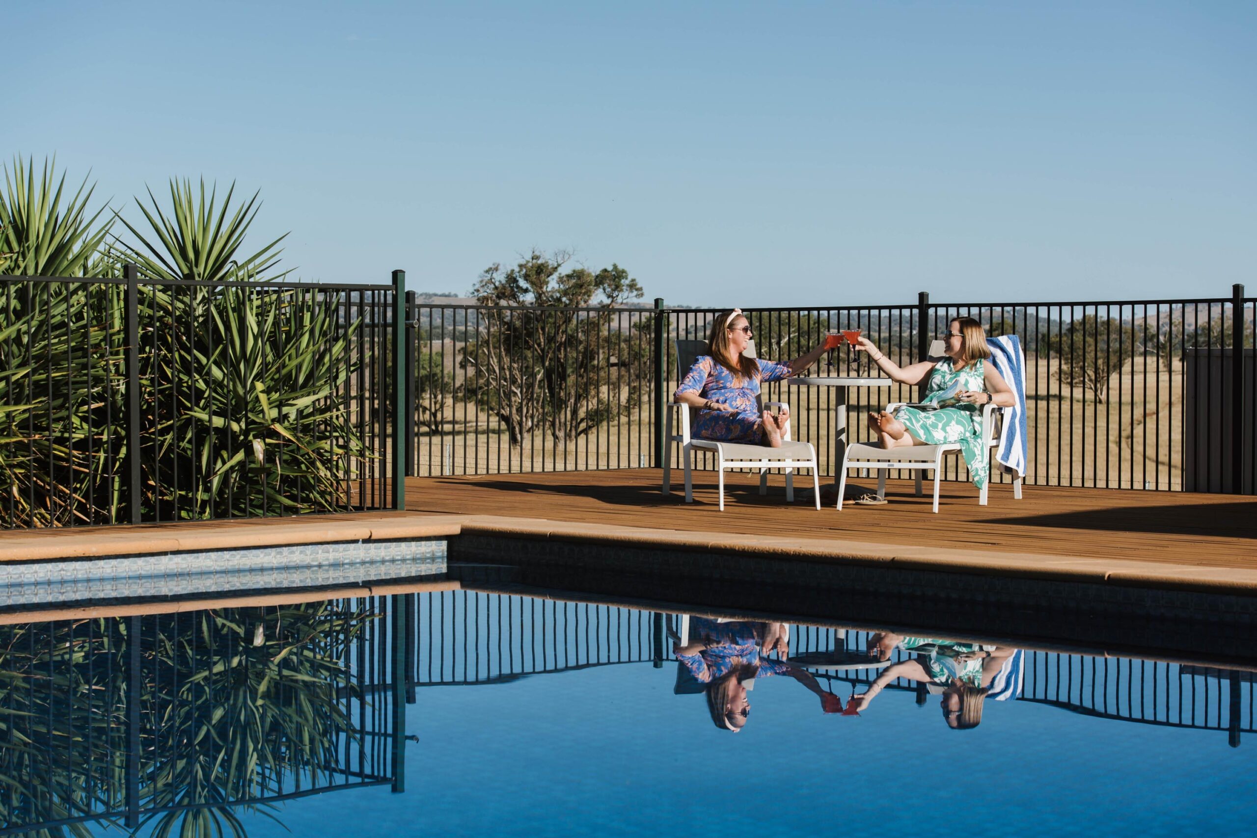 owl head lodge glass cottage accommodation gulgong pool