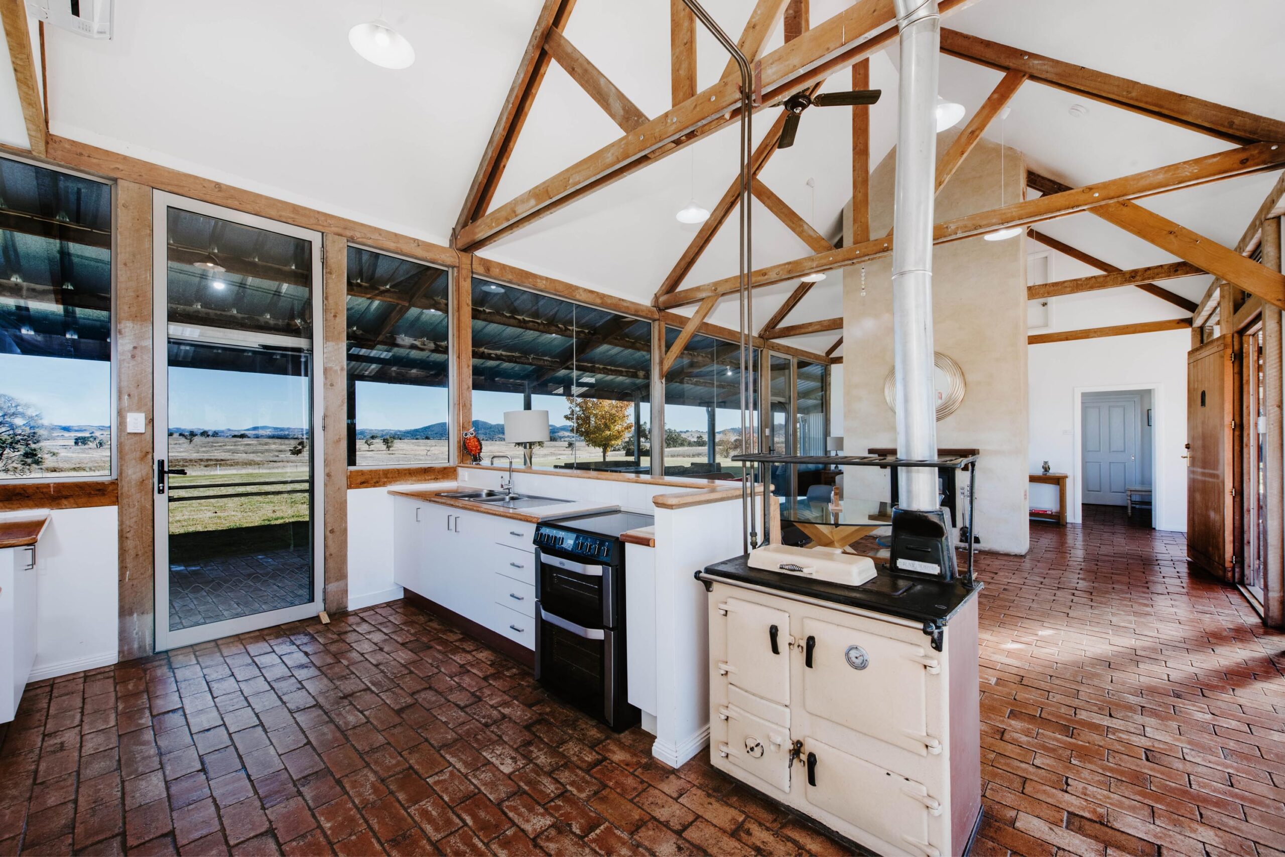 owl head lodge glass cottage accommodation gulgong kitchen