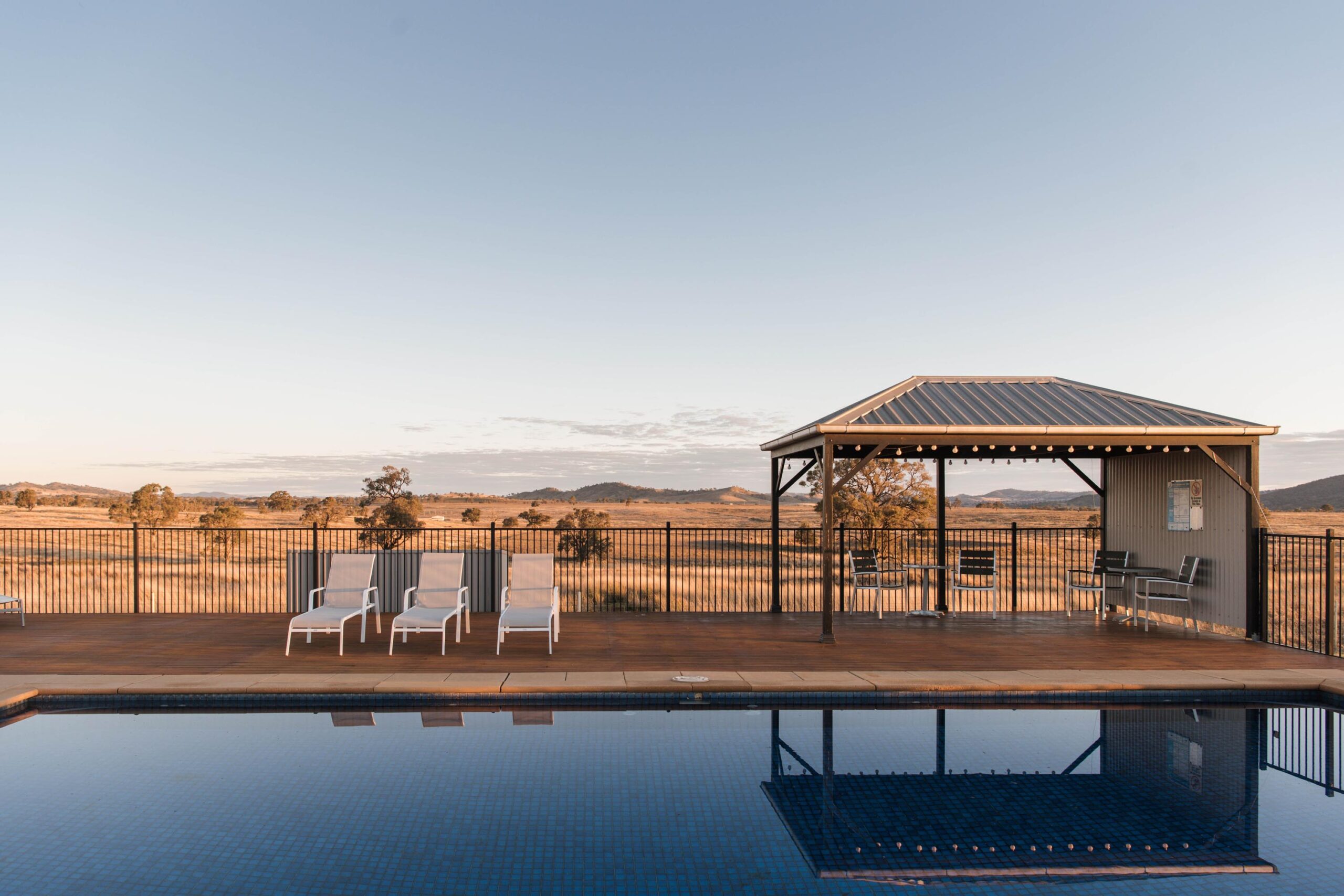 owl head lodge glass cottage accommodation gulgong pool view