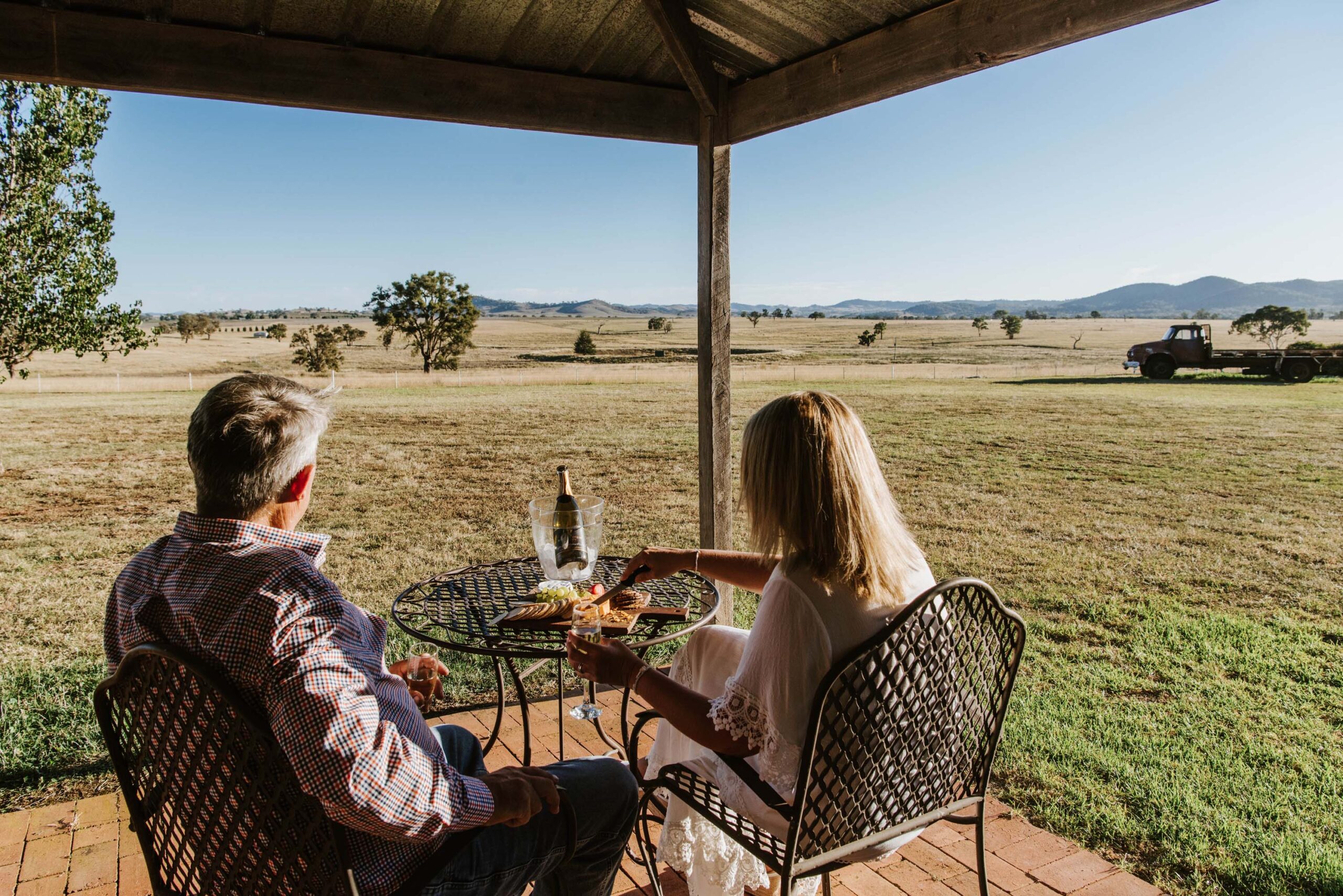 owl head lodge glass studio gulgong mudgee accommodation picnic