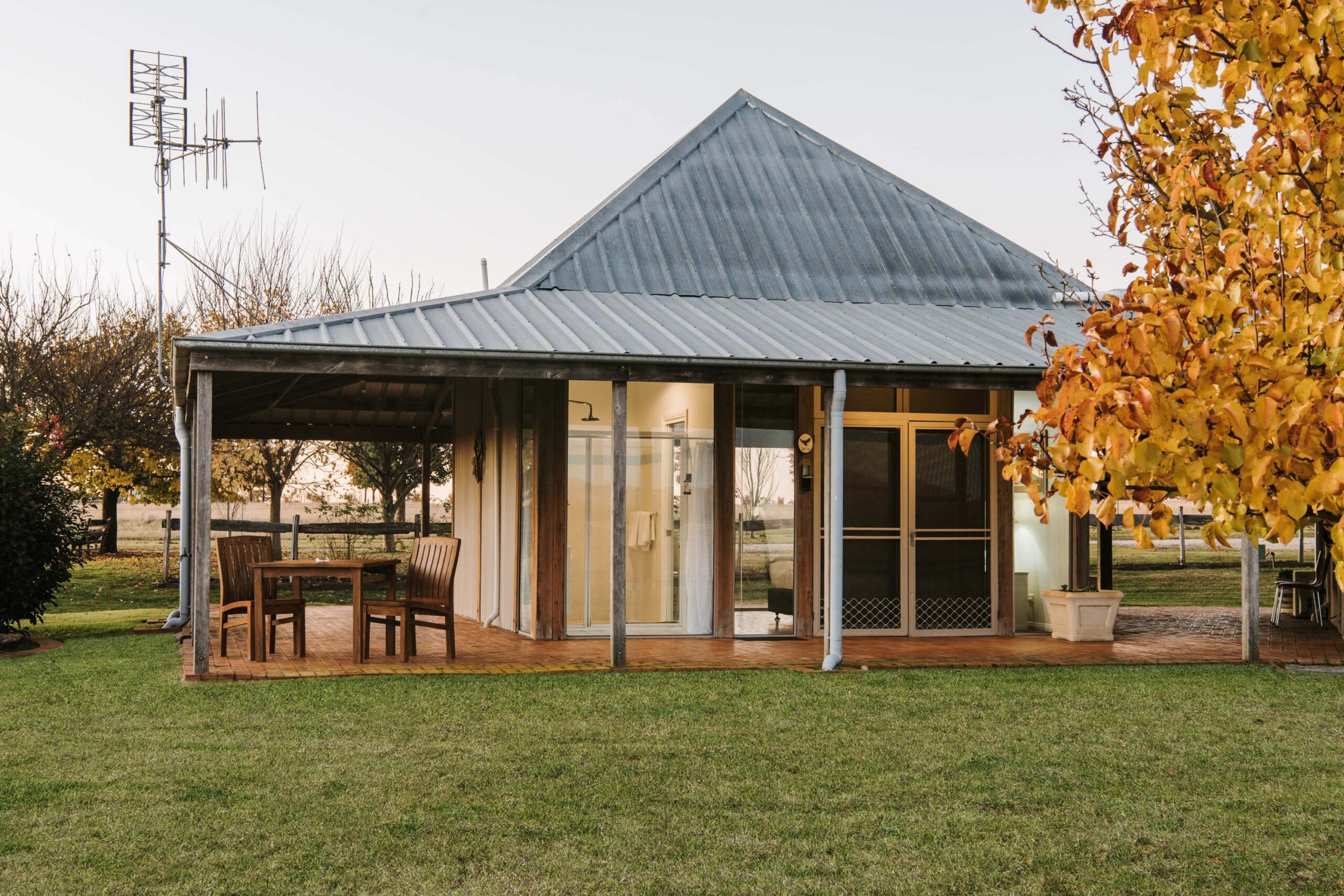 owl head lodge glass studio gulgong mudgee accommodation twilight