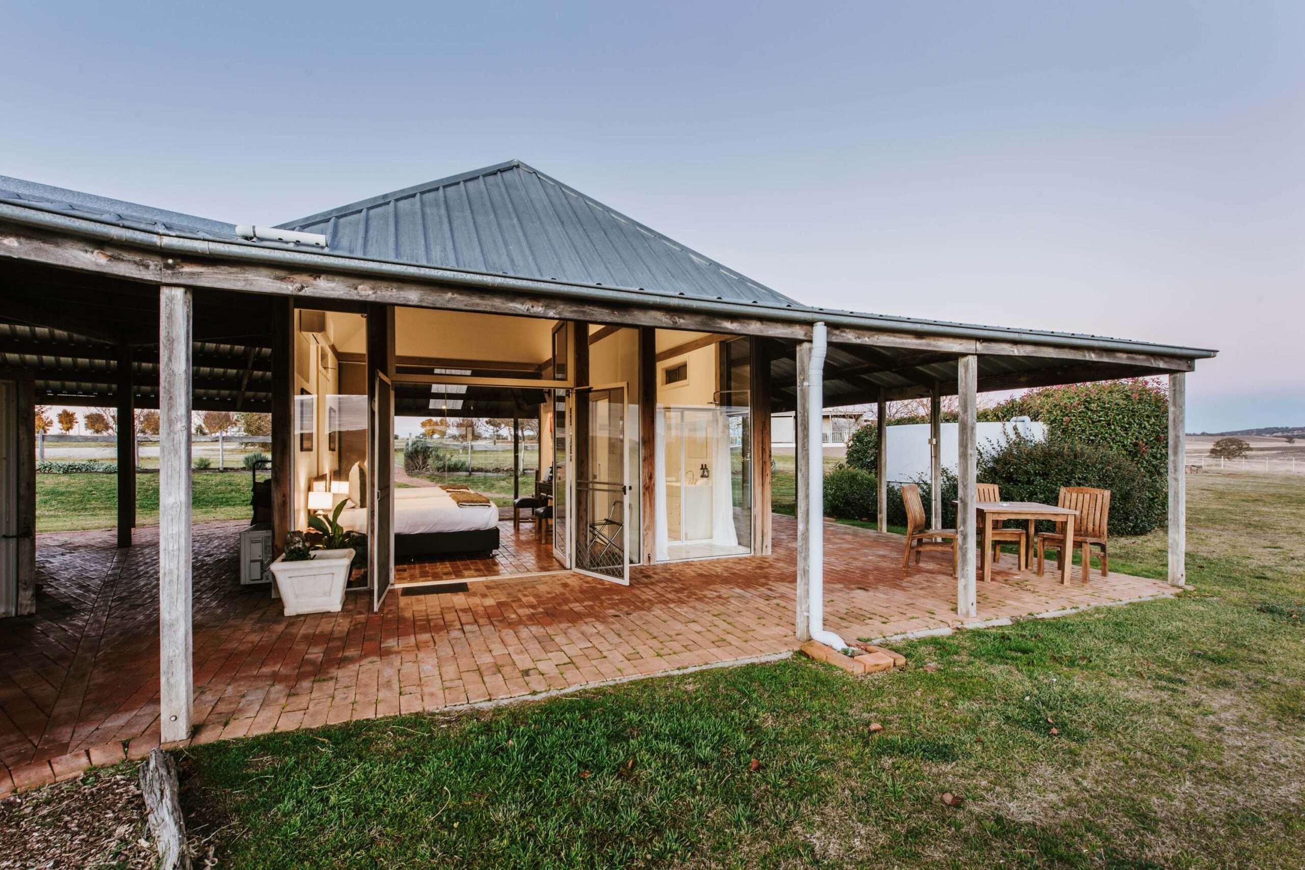 owl head lodge glass studio accommodation gulgong twilight